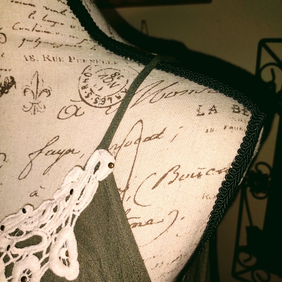 Woman's size 0 shirt, spaghetti strap on shoulder,  off shoulder - Picture 7 of 9